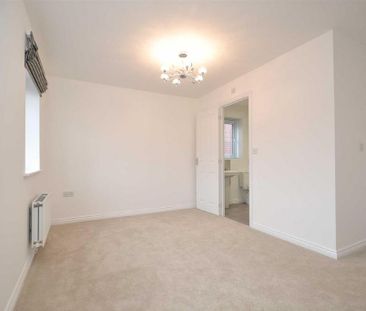 4 bedroom detached house to rent - Photo 3