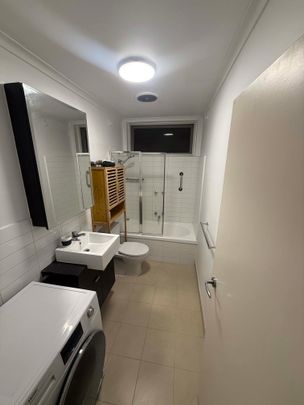 Ascot Vale - Photo 1