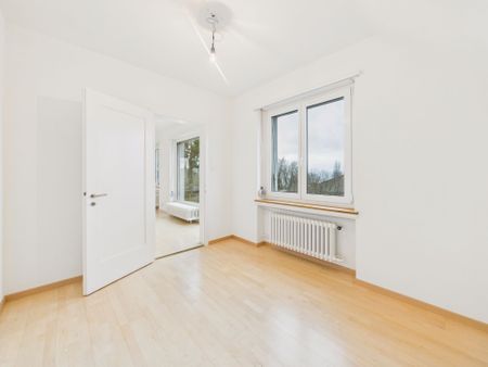 Exclusive 3.5-room apartment with balcony in the sought-after region of Zurich, Canton ZH - Photo 4