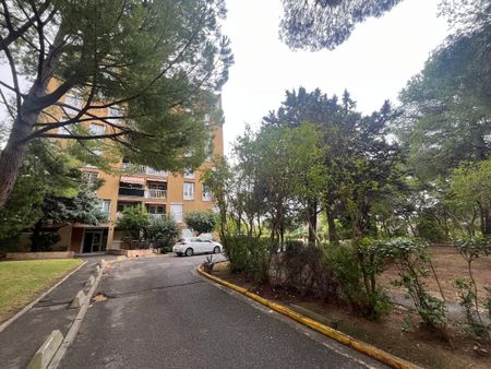 LOCATION MEUBLÉE T3 DE 73M² / BALCON / PARKING / 13013 - Photo 5