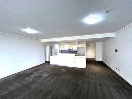 Resort style luxury 3 bedroom apartment with Gym and building manager onsite Great location!!! - Photo 2