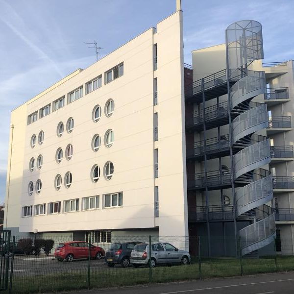 A 200M de l'Université, T2 Meublé en dernier étage d'une Résidence récente avec balcon couvert, vue Pyrénées, cave et parking privé, - Photo 1