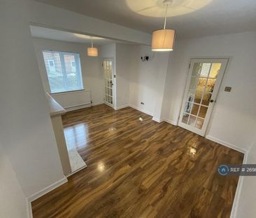 3 bedroom semi-detached house to rent - Photo 1