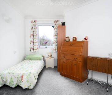 2 Bedroom Apartment, Gibson Court – Hinchley Wood - Photo 6