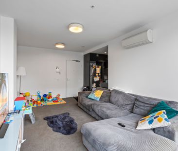 Stunning 2 Bed On The Banks Of The Yarra - Unfurnished - Photo 2