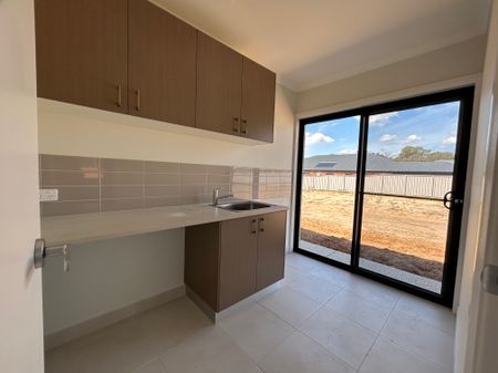 7 Torrens Road, Leneva - Photo 5