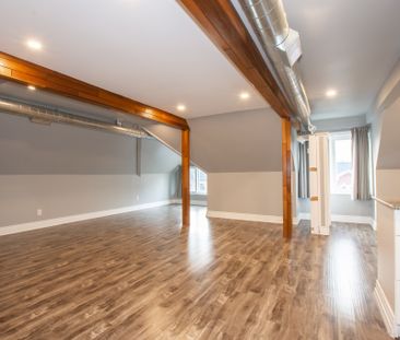 Spacious 2-Bedroom + Loft Apartment in Downtown Hamilton! - Photo 5