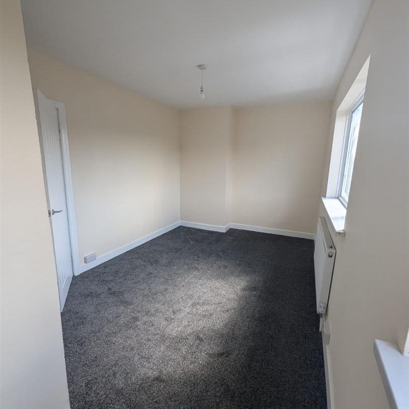 3 Beds - Terraced House - - Photo 1