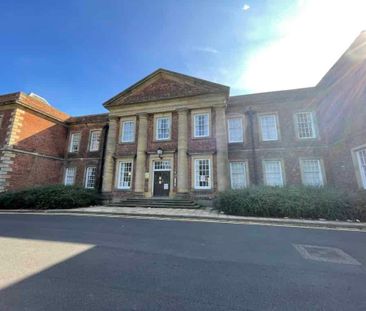 Deluxe Bedroom - Photo 2