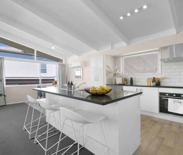 Modern, Sunny & Family Friendly Home - Photo 5