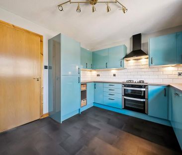 3 bedroom ground floor flat to rent - Photo 5