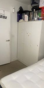 Room in a Shared House, Mast Street, IG11 - Photo 3