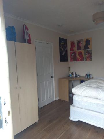 6 bedroom semi-detached house to rent - Photo 2