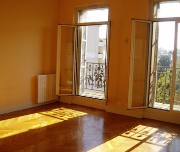 Appartement 3 pièces 78m2 MARSEILLE 8EME 1 086 euros - Photo 1