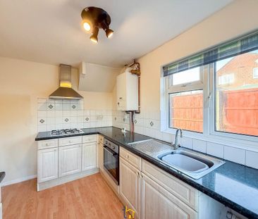 3 bedroom semi-detached house to rent - Photo 2