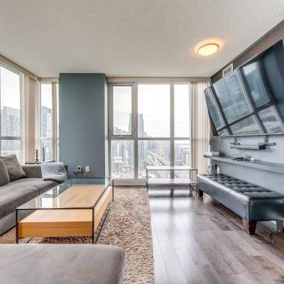 Stunning Large 2 Bed, 2 Bath Corner Suite with Best-in-City CN Tower a - Photo 1