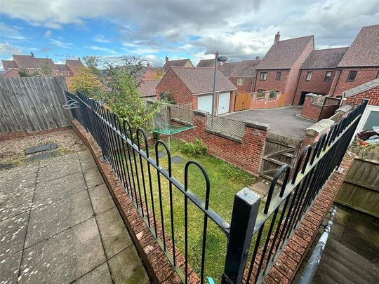 3 bedroom terraced house to rent - Photo 1