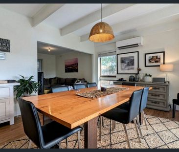 MODERN AND SPACIOUS - Photo 2