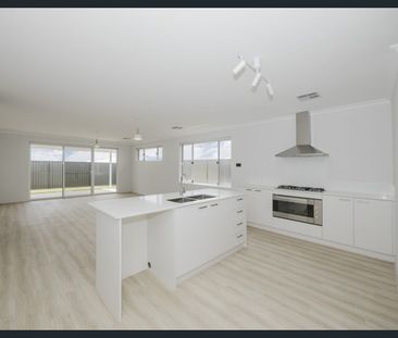 The Perfect Family Home!! - Photo 5