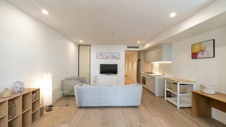 Oversized Designer Studio with Sunroom in the Heart of St Leonards - Photo 2