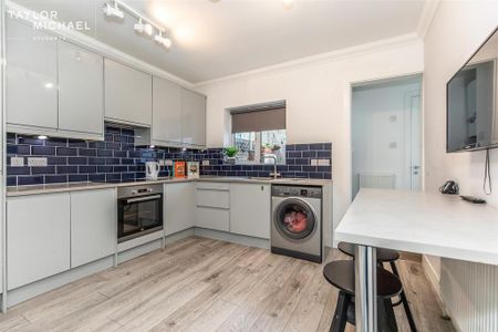 3 bedroom flat to rent - Photo 5