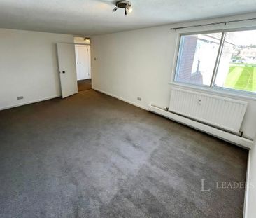 3 bedroom flat to rent - Photo 4