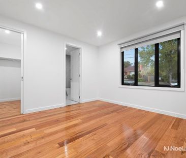 1/8 Fyfe Avenue, RINGWOOD - Photo 2