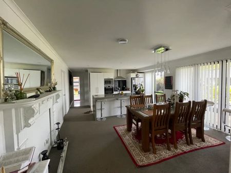 16 Edgeview Crescent - Photo 2