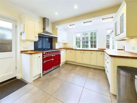 Garrick Close, Hersham, Walton-on-thames, KT12 - Photo 3