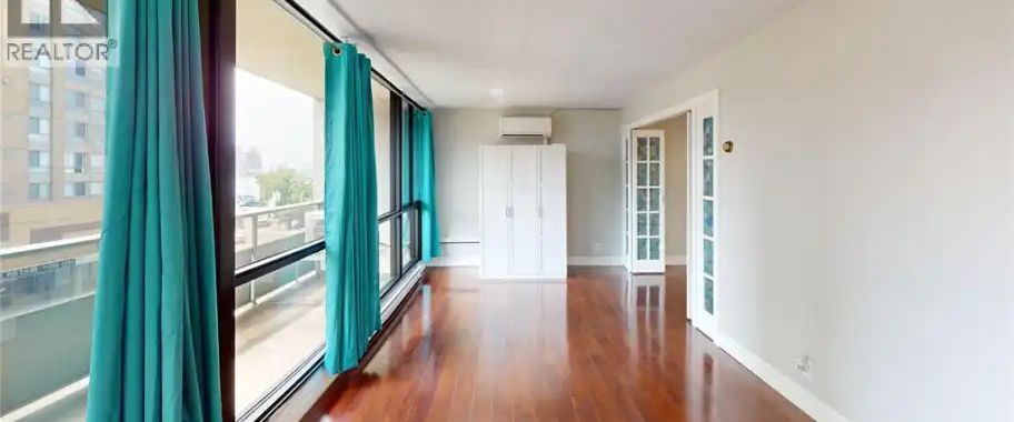 111 Riverside DRIVE Unit# 406 | 111 Riverside DRIVE Unit# 406, Windsor - Photo 1