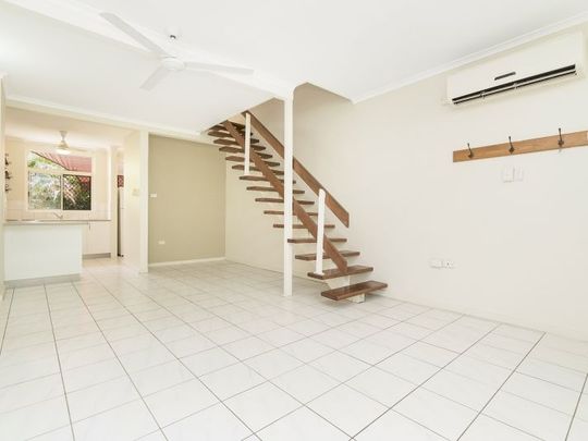 TROPICAL TOWNHOUSE LIVING! - Photo 1