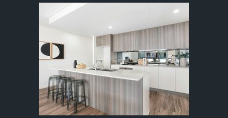 Contemporary and Perfectly Located Two Bedroom apartment! - Photo 4