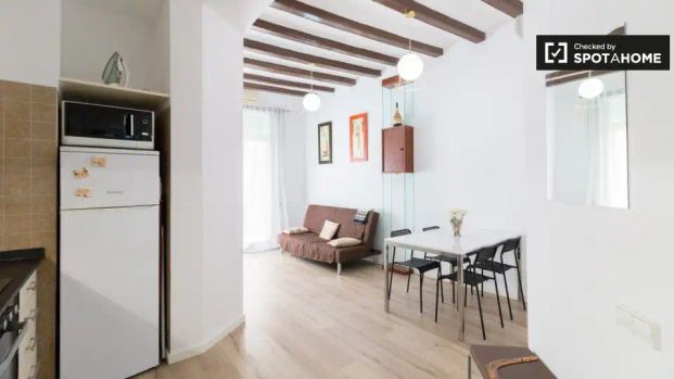 Piso de alquiler en El Raval - Photo 1