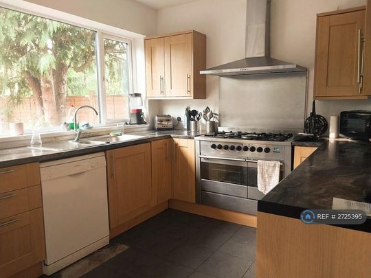 1 bedroom in a house share to rent - Photo 1