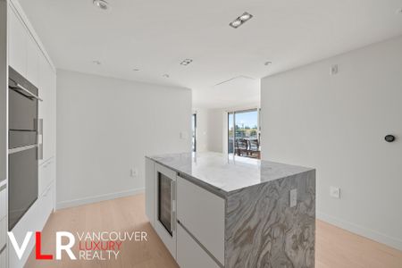 Condo in Vancouver West Side, BC - Photo 2