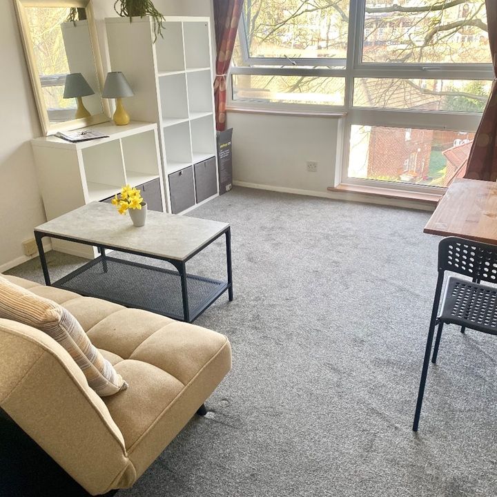 1 Bed Flat, Newton Park Court, LS7 - Photo 1