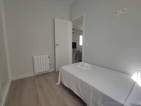 Plaza de Manuel Becerra, Madrid, Community of Madrid 28028 - Photo 2