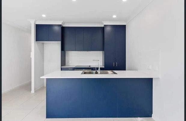 “Spacious Townhouse in Thriving Kallangur!” - Photo 1
