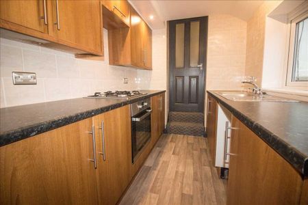 3 bedroom flat to rent - Photo 2