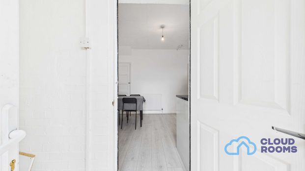 RM3 Regal Court | Enfield | London | N18 2XU - Photo 1