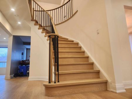 Four bedroom detached Whitby ( No basement) - Photo 2