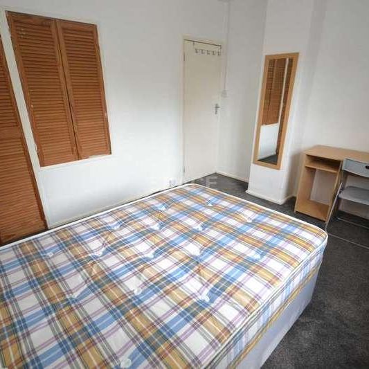 Blenheim Gardens, Reading, Berkshire, RG1 - Photo 1