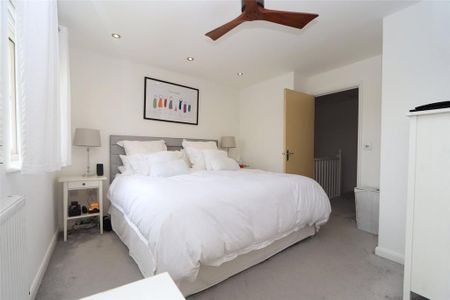 4 bedroom terraced house to rent - Photo 4