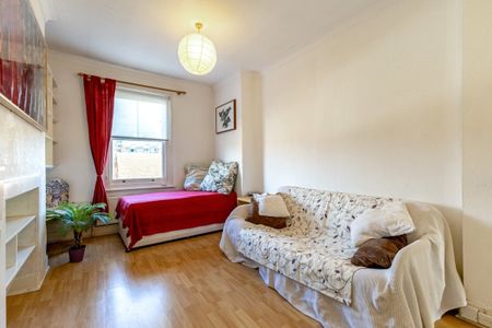 3 bedroom flat to rent - Photo 2