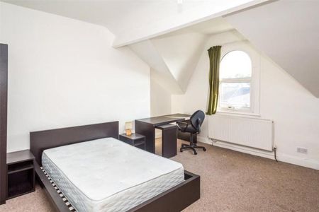 3 bedroom flat share to rent - Photo 2