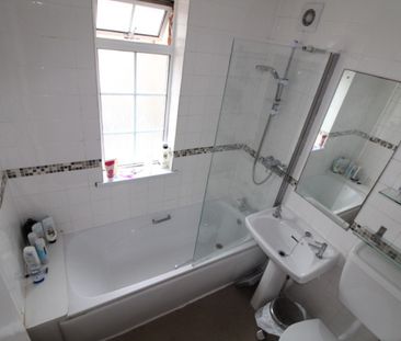 1 bed Room in Shared House - To Let - Photo 3