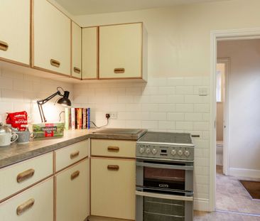 Room 1 - Photo 2