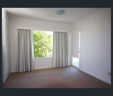 COASTAL LIVING AT ITS BEST - Photo 2