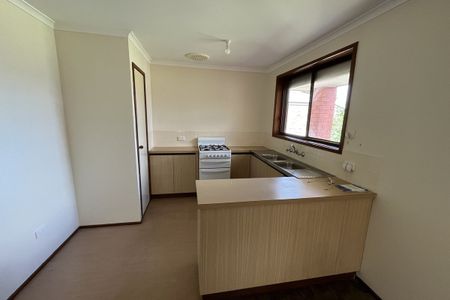 3 BEDROOM HOME! - Photo 4