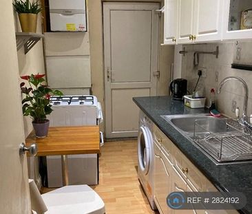 1 bedroom in a flat share to rent - Photo 1